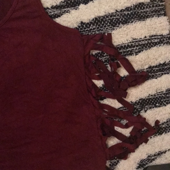 Velvet feel top with fringes - Picture 3 of 4